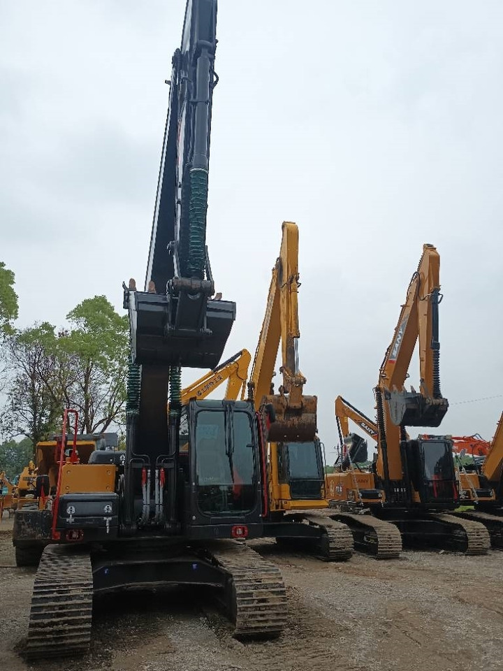 Volvo EC 210 - Lánctalpas kotró: 5 kép. Volvo EC 210 - Lánctalpas kotró: 5 kép.