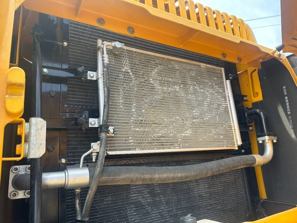 Volvo EC 250 D L - Lánctalpas kotró: 3 kép. Volvo EC 250 D L - Lánctalpas kotró: 3 kép.