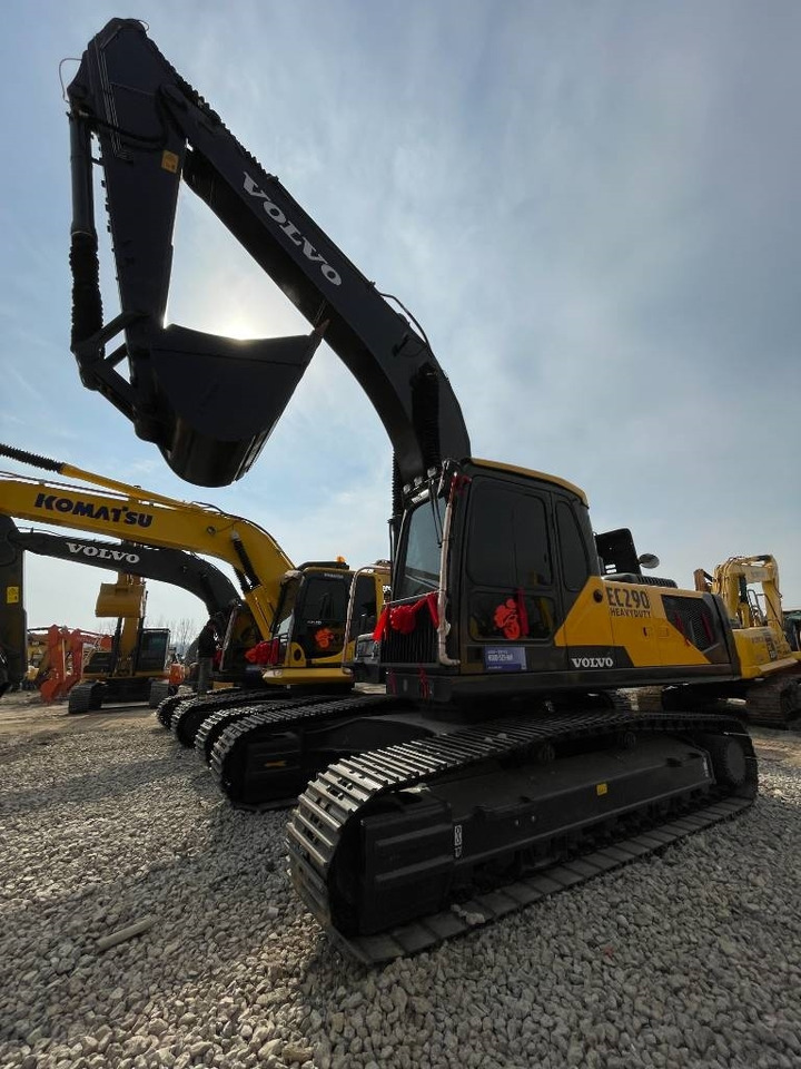 Volvo EC 290 - Lánctalpas kotró: 3 kép. Volvo EC 290 - Lánctalpas kotró: 3 kép.