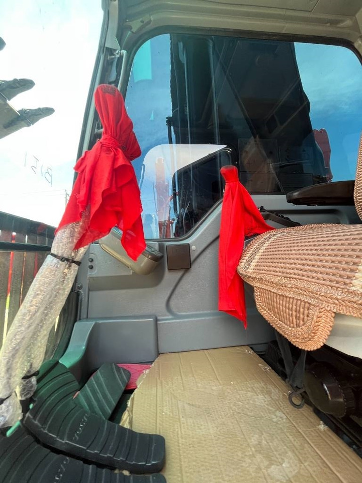 Volvo EC 290 - Lánctalpas kotró: 2 kép. Volvo EC 290 - Lánctalpas kotró: 2 kép.