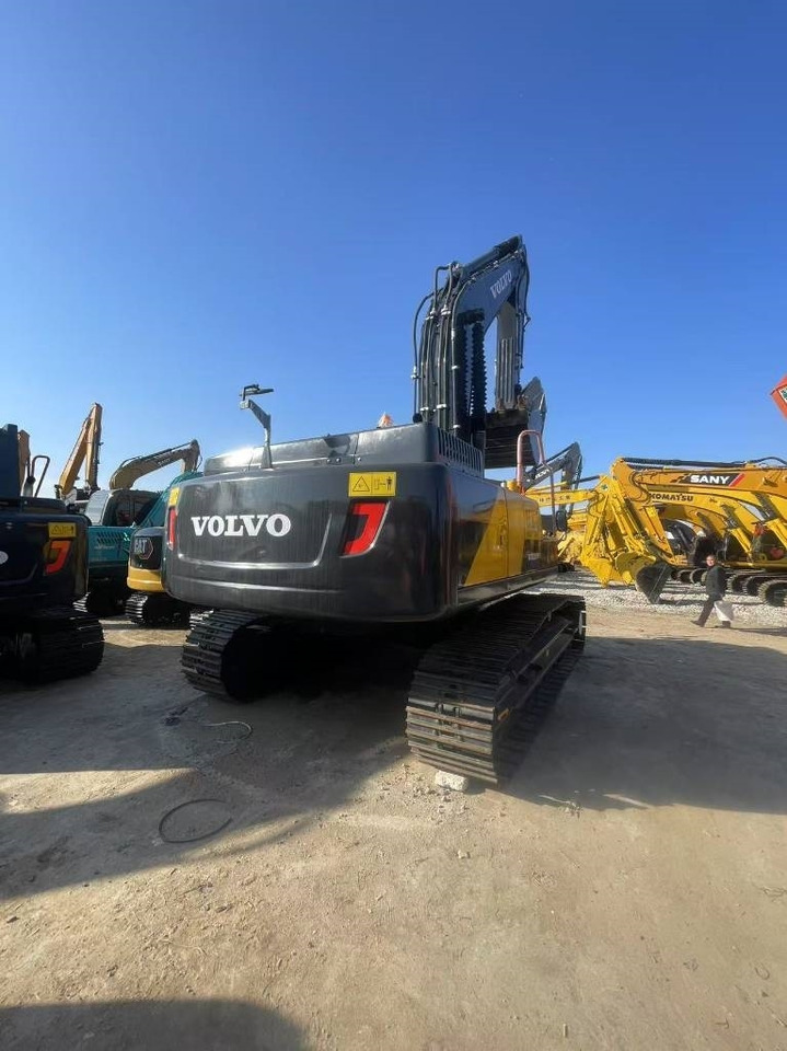 Volvo EC 300 - Lánctalpas kotró: 1 kép. Volvo EC 300 - Lánctalpas kotró: 1 kép.