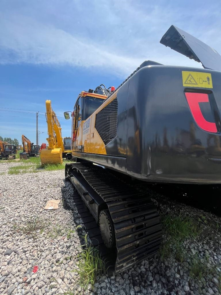 Volvo EC 300 - Lánctalpas kotró: 3 kép. Volvo EC 300 - Lánctalpas kotró: 3 kép.