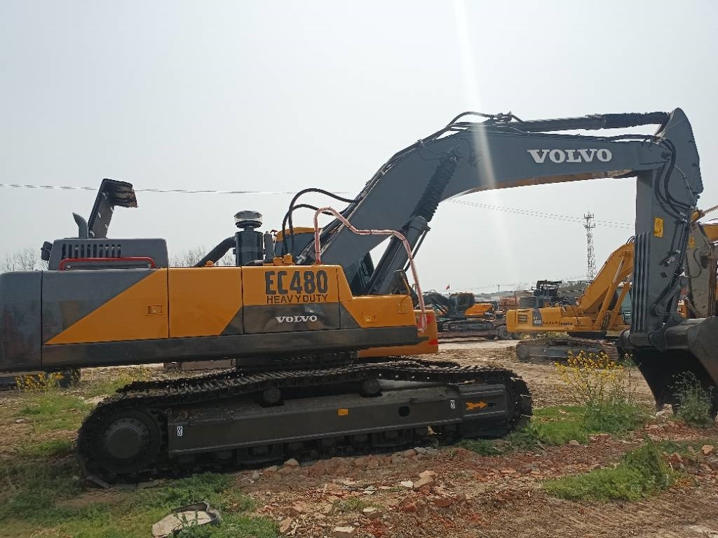 Volvo EC 480 D L - Lánctalpas kotró: 2 kép. Volvo EC 480 D L - Lánctalpas kotró: 2 kép.