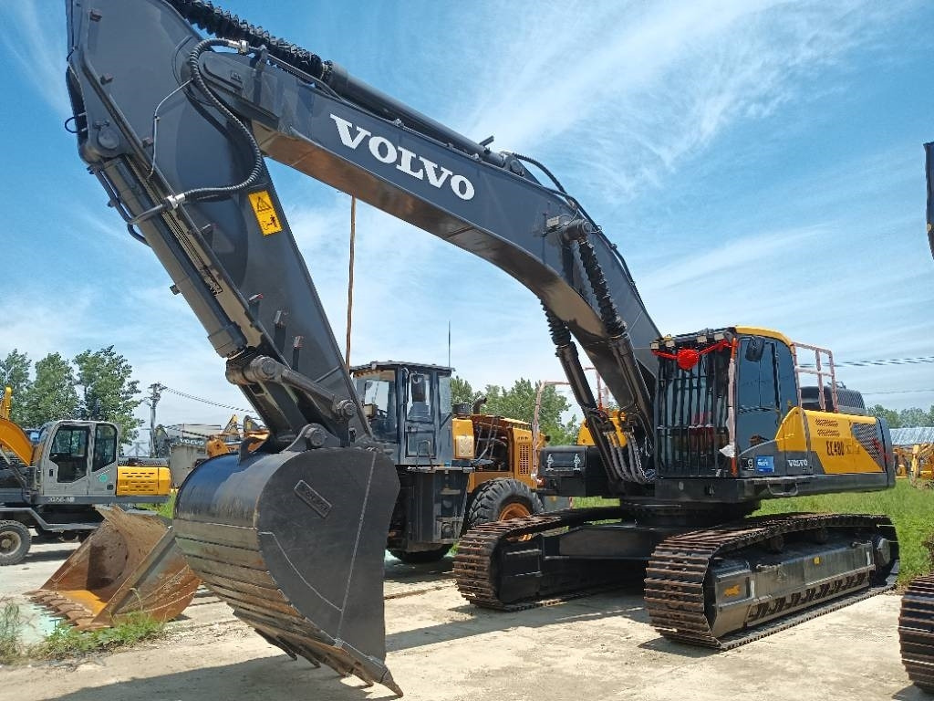 Volvo EC 480 - Lánctalpas kotró: 2 kép. Volvo EC 480 - Lánctalpas kotró: 2 kép.