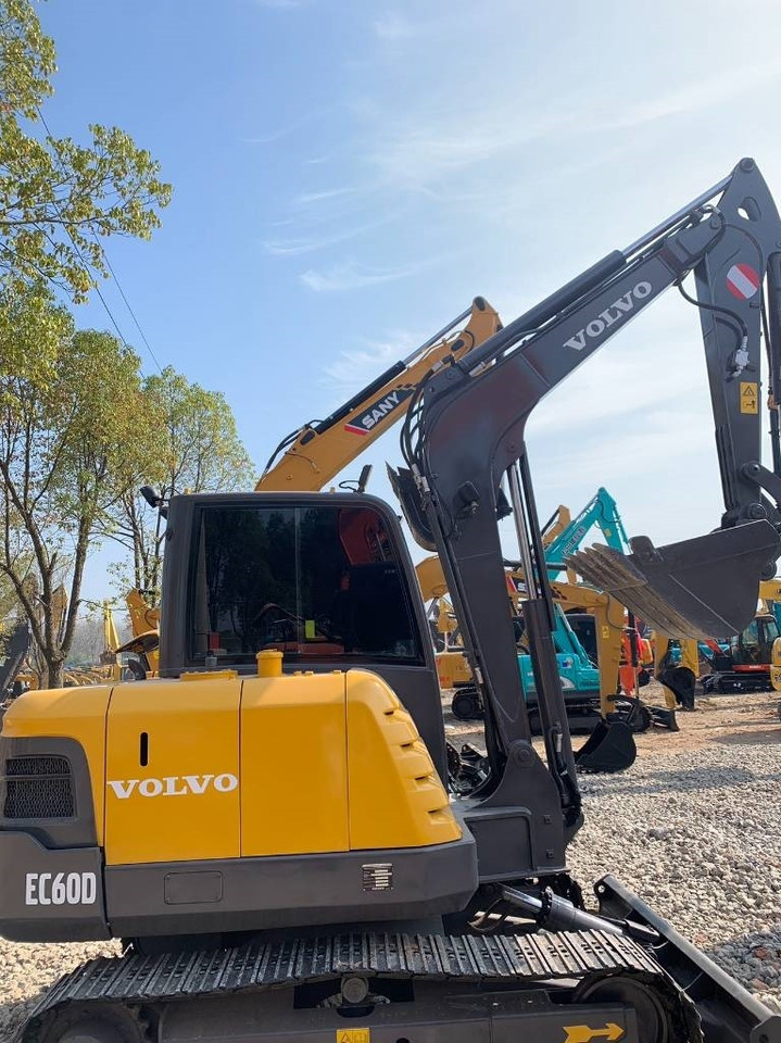 Volvo EC 60 D - Minikotró: 3 kép. Volvo EC 60 D - Minikotró: 3 kép.
