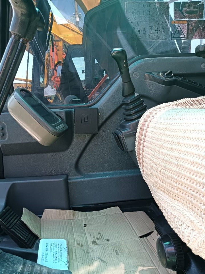 Volvo EC140 - Lánctalpas kotró: 5 kép. Volvo EC140 - Lánctalpas kotró: 5 kép.