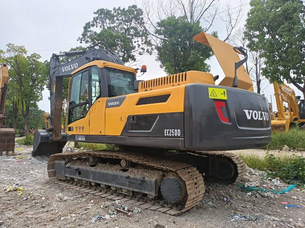 Volvo ec250 - Lánctalpas kotró: 2 kép. Volvo ec250 - Lánctalpas kotró: 2 kép.