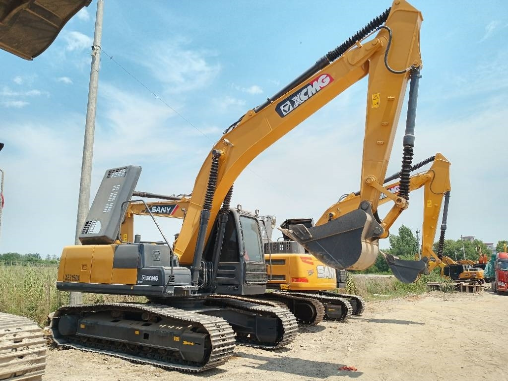 XCMG XE 215 DA - Lánctalpas kotró: 1 kép. XCMG XE 215 DA - Lánctalpas kotró: 1 kép.