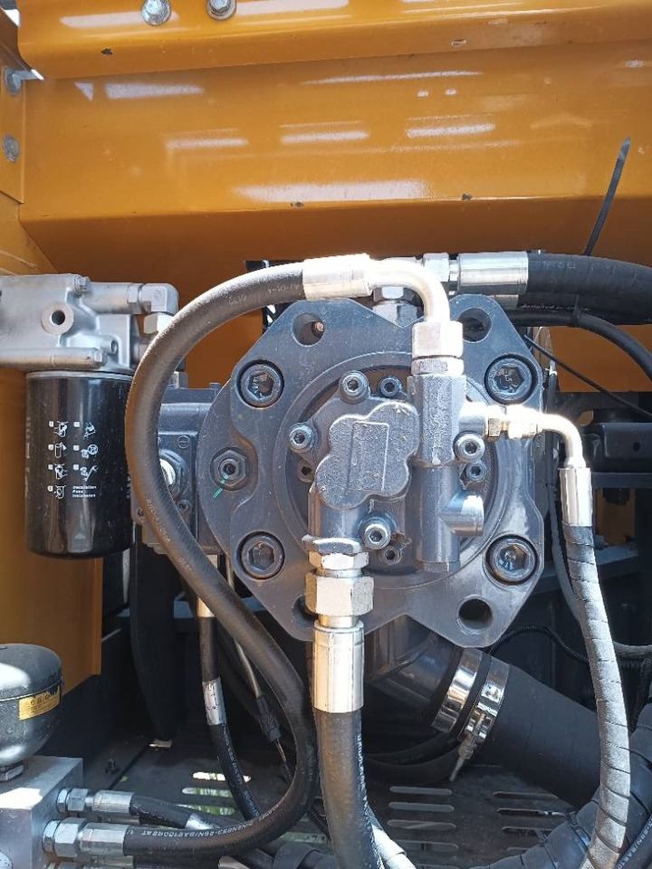 XCMG XE 215 DA - Lánctalpas kotró: 5 kép. XCMG XE 215 DA - Lánctalpas kotró: 5 kép.