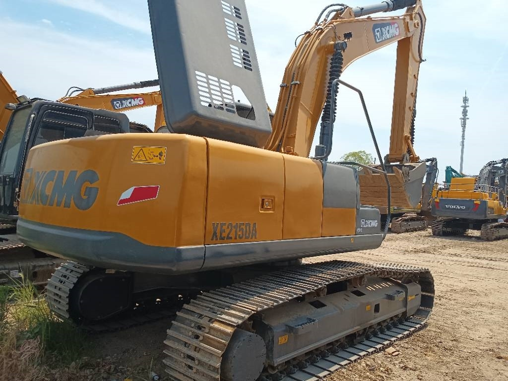 XCMG XE 215 DA - Lánctalpas kotró: 4 kép. XCMG XE 215 DA - Lánctalpas kotró: 4 kép.