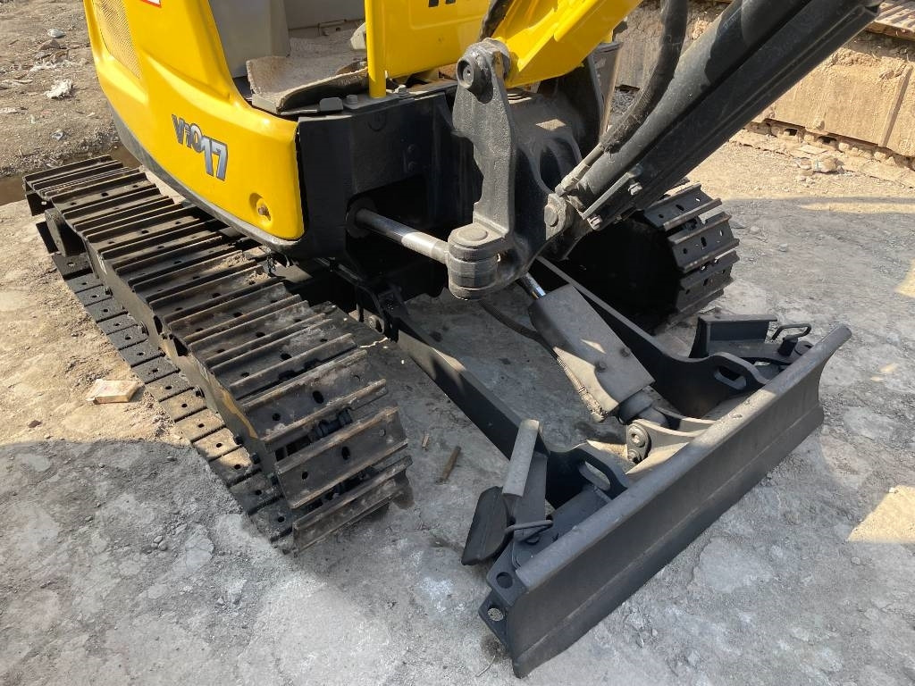 Yanmar Vio 17 - Minikotró: 5 kép. Yanmar Vio 17 - Minikotró: 5 kép.