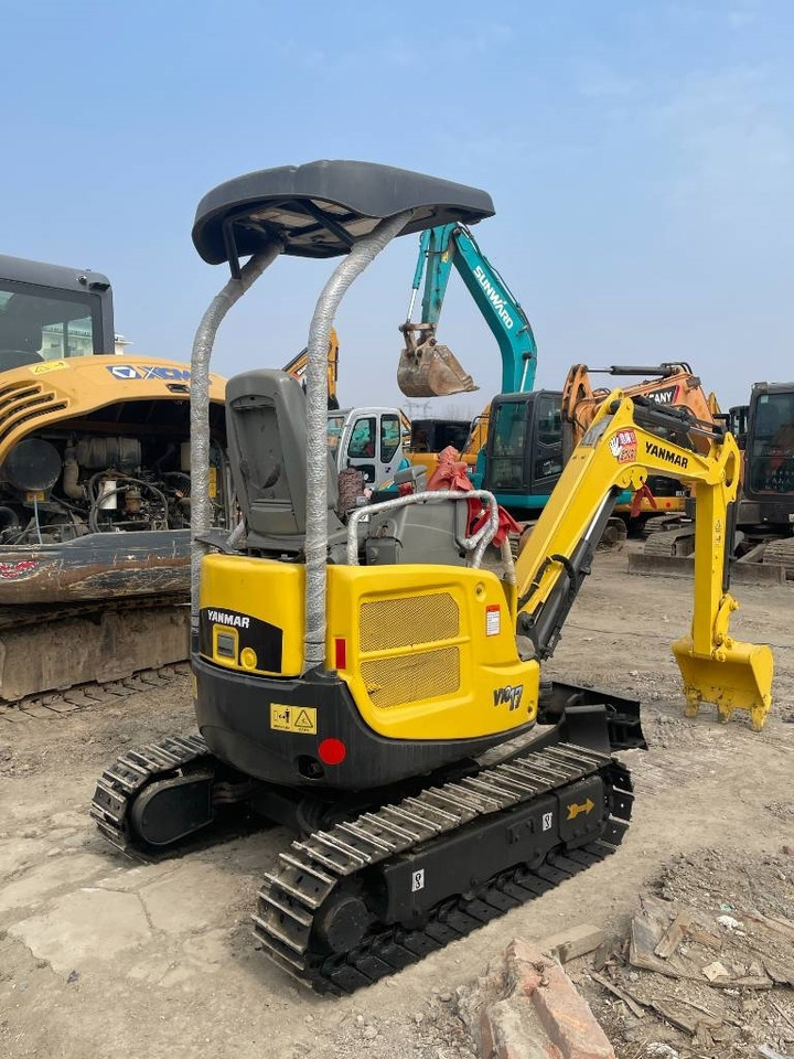 Yanmar Vio 17 - Minikotró: 1 kép. Yanmar Vio 17 - Minikotró: 1 kép.
