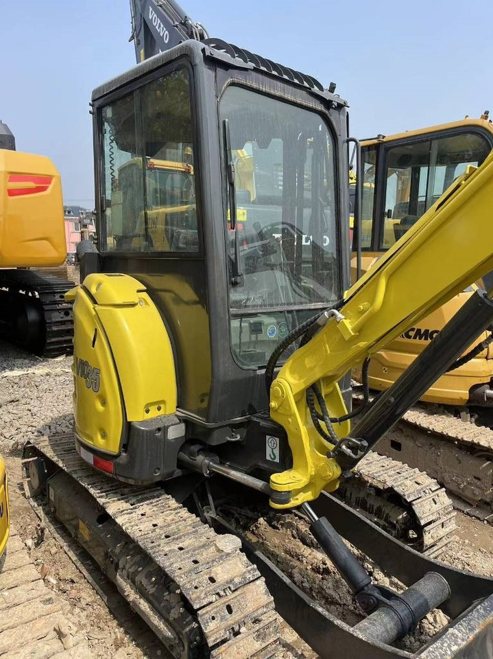 Yanmar Vio 35 - Minikotró: 3 kép. Yanmar Vio 35 - Minikotró: 3 kép.