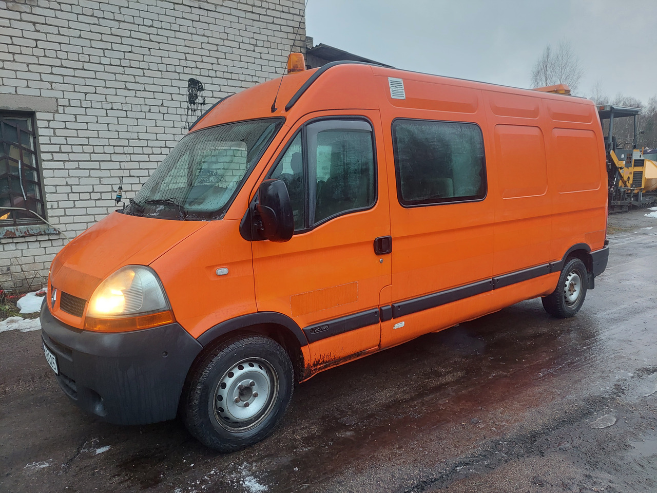 RENAULT  - Duplakabinos kisteherautó: 2 kép. RENAULT  - Duplakabinos kisteherautó: 2 kép.