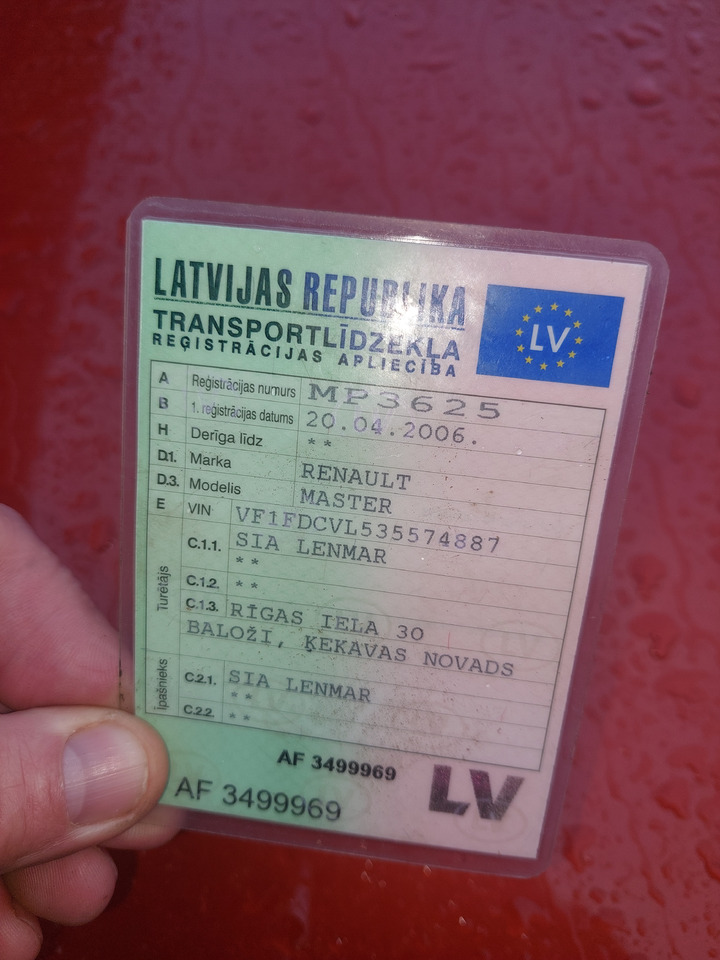 RENAULT  - Duplakabinos kisteherautó: 3 kép. RENAULT  - Duplakabinos kisteherautó: 3 kép.