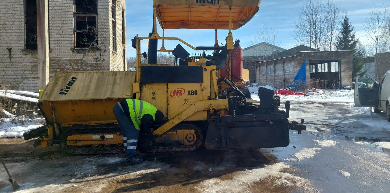 Titan ABG 280 - Útburkológép: 1 kép. Titan ABG 280 - Útburkológép: 1 kép.