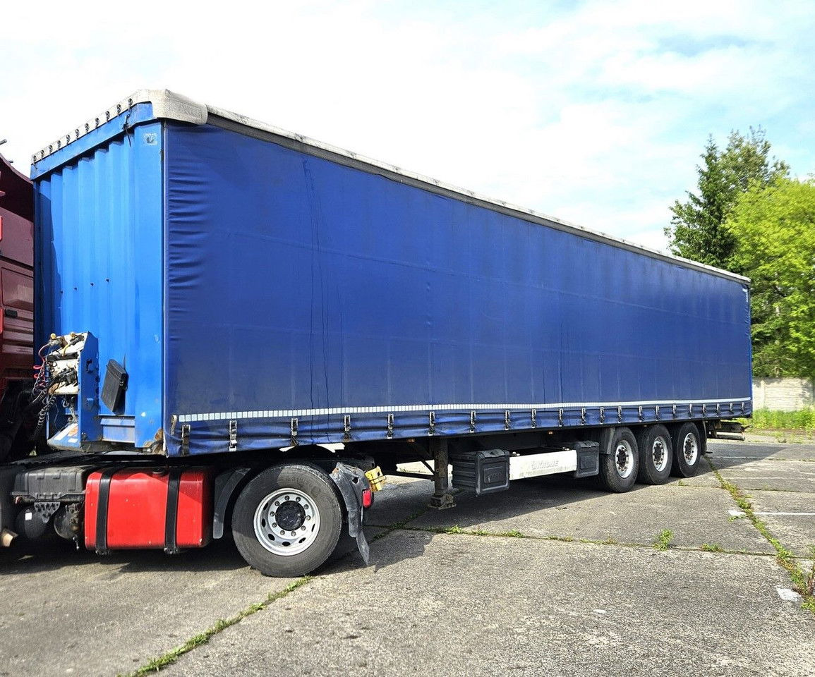 Krone SD - Axles SAF - Ponyvás félpótkocsi: 1 kép. Krone SD - Axles SAF - Ponyvás félpótkocsi: 1 kép.