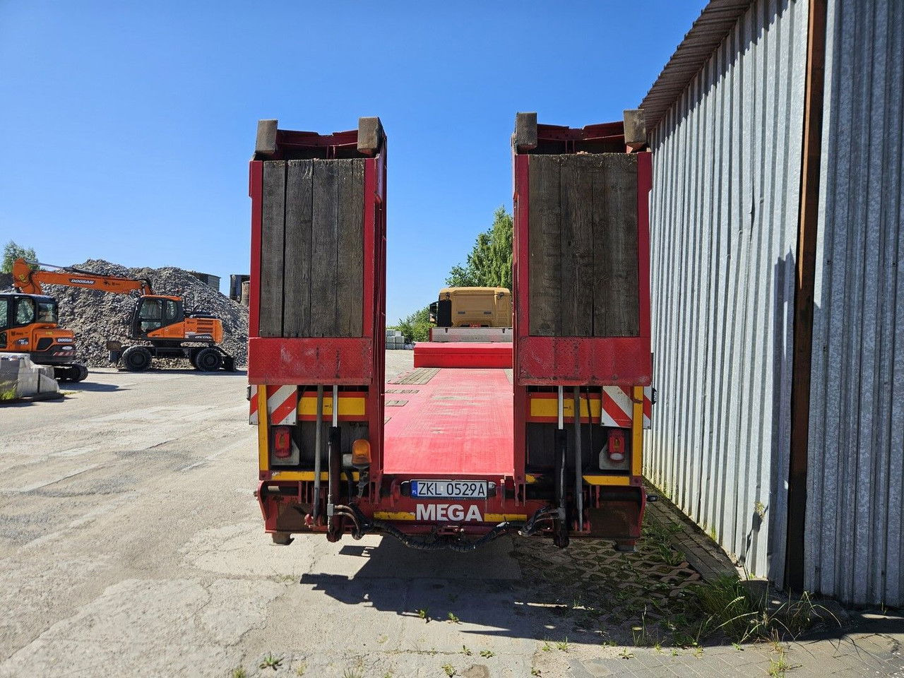 Mega Mega MNN 3 Axles - Lift Axle MNN 3 Axles - Lift Axle - Félpótkocsi mélybölcsős: 3 kép. Mega Mega MNN 3 Axles - Lift Axle MNN 3 Axles - Lift Axle - Félpótkocsi mélybölcsős: 3 kép.