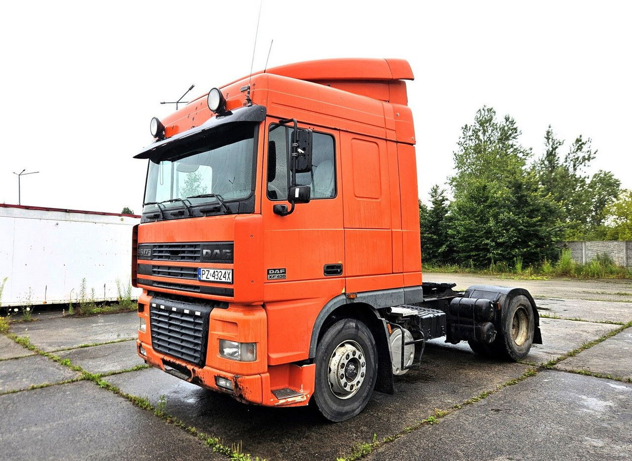 DAF XF 95.430 -2001 - Manual Pump AND Injectors - Euro 2- Manual GEA - Nyergesvontató: 2 kép. DAF XF 95.430 -2001 - Manual Pump AND Injectors - Euro 2- Manual GEA - Nyergesvontató: 2 kép.