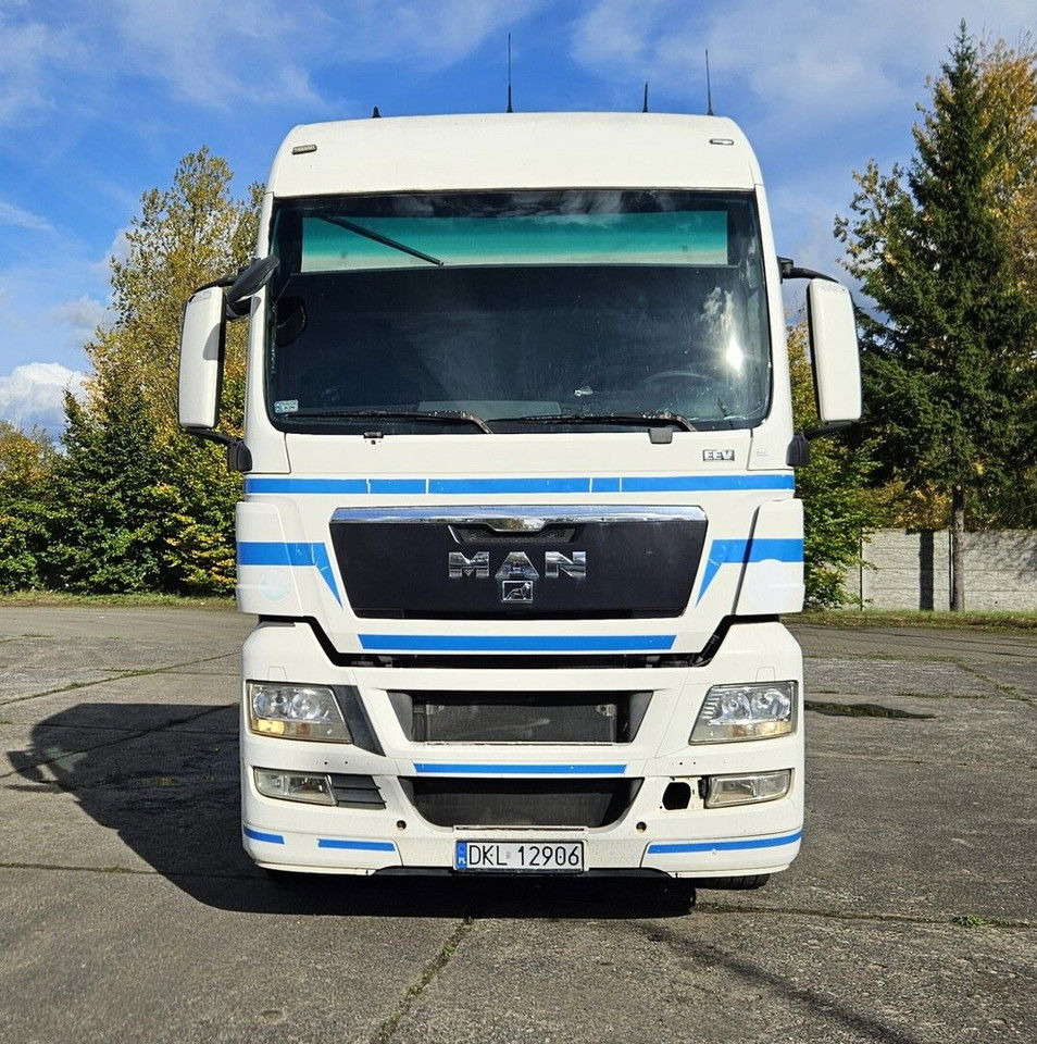 MAN TGX 18.440 intarder - automatic - 2009 year - Nyergesvontató: 2 kép. MAN TGX 18.440 intarder - automatic - 2009 year - Nyergesvontató: 2 kép.