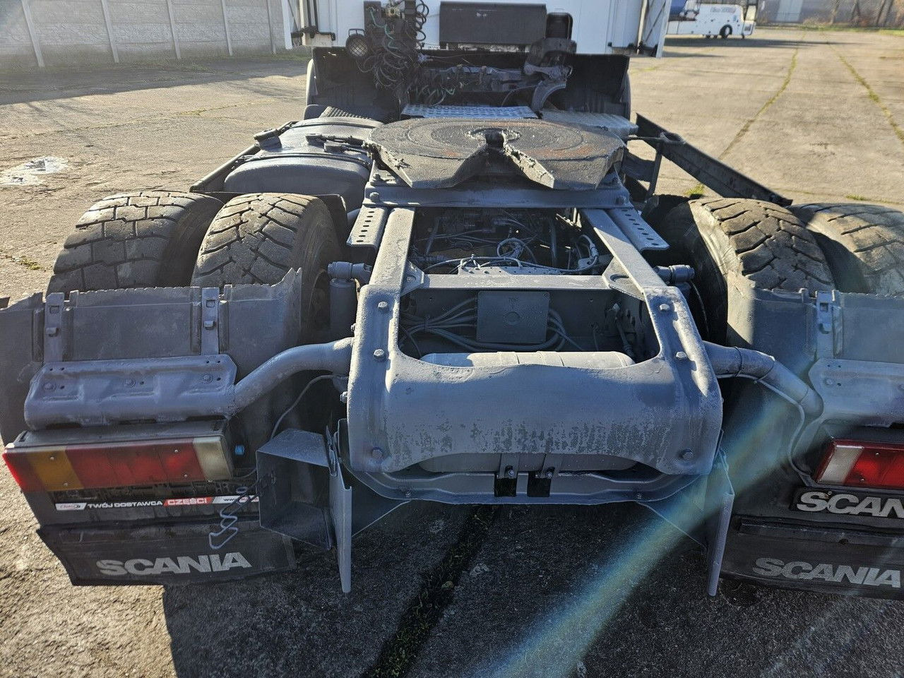 Scania 114 380- manual gearbox 3+3 - Nyergesvontató: 3 kép. Scania 114 380- manual gearbox 3+3 - Nyergesvontató: 3 kép.