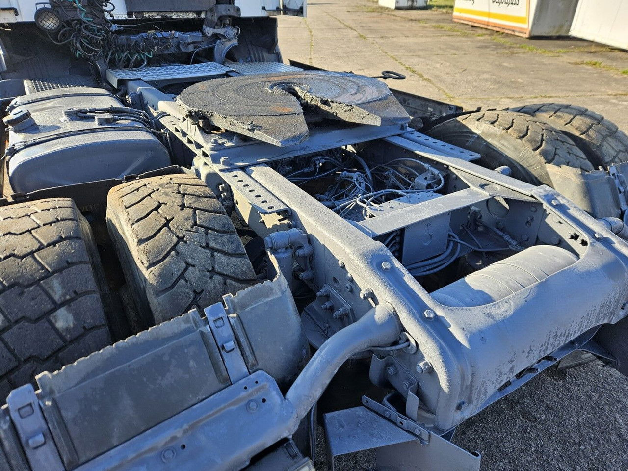 Scania 114 380- manual gearbox 3+3 - Nyergesvontató: 4 kép. Scania 114 380- manual gearbox 3+3 - Nyergesvontató: 4 kép.