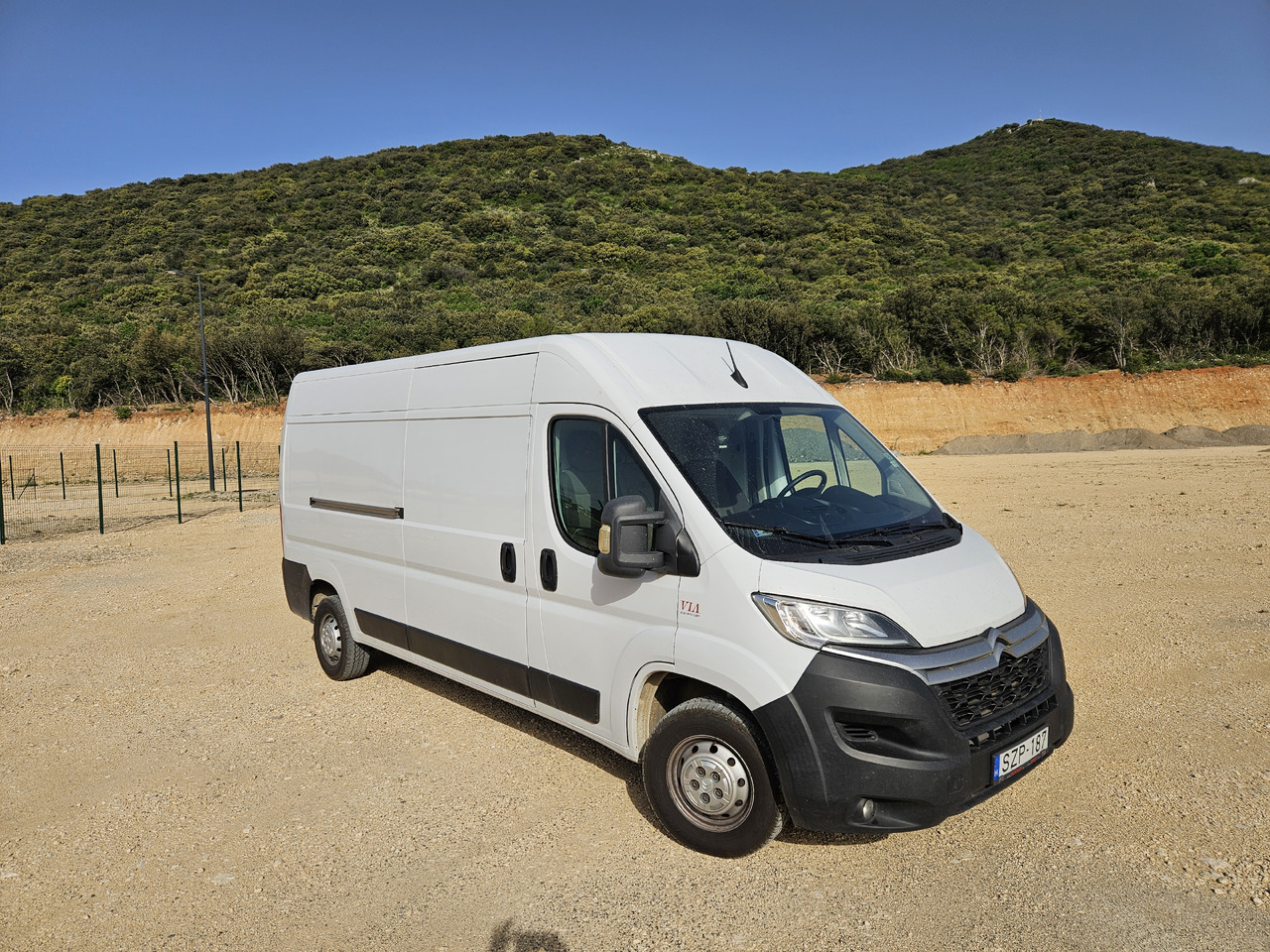 Citroen Jumper Control FT 350 L3H2 2.2 Blue HDI S&S 140 - Furgon: 2 kép. Citroen Jumper Control FT 350 L3H2 2.2 Blue HDI S&S 140 - Furgon: 2 kép.