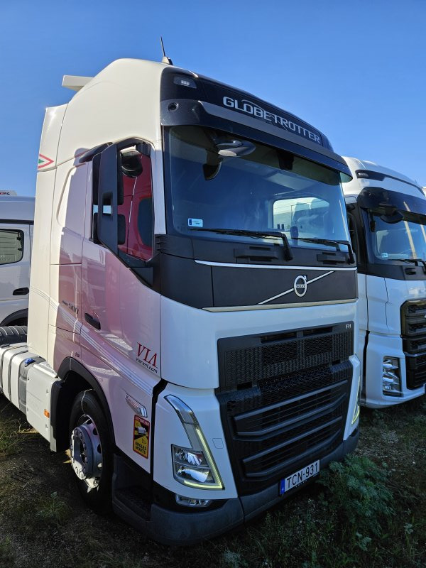 Volvo FH500 - Nyergesvontató: 1 kép. Volvo FH500 - Nyergesvontató: 1 kép.