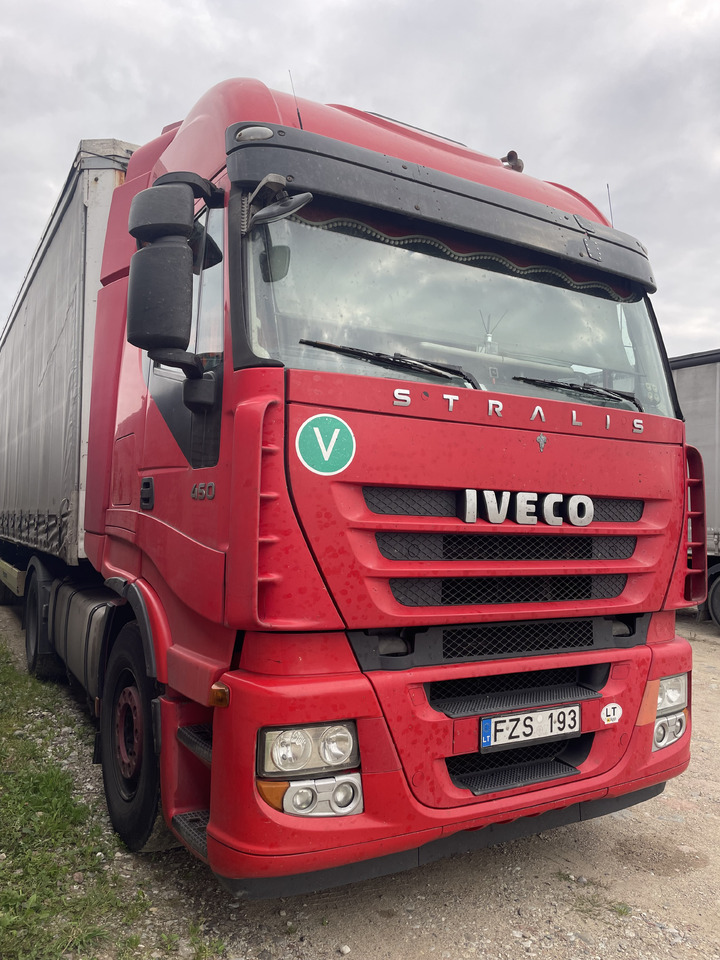 Iveco Stralis AS 440S45 - Nyergesvontató: 2 kép. Iveco Stralis AS 440S45 - Nyergesvontató: 2 kép.