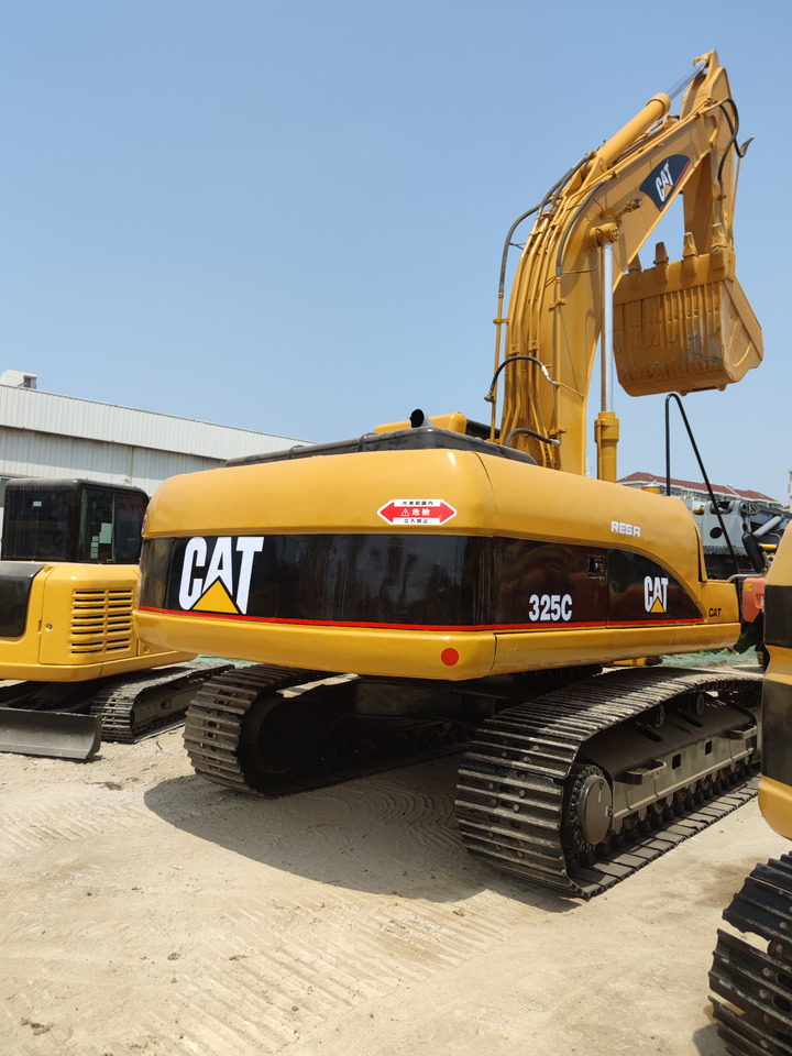 CATERPILLAR 325C - Lánctalpas kotró: 5 kép. CATERPILLAR 325C - Lánctalpas kotró: 5 kép.