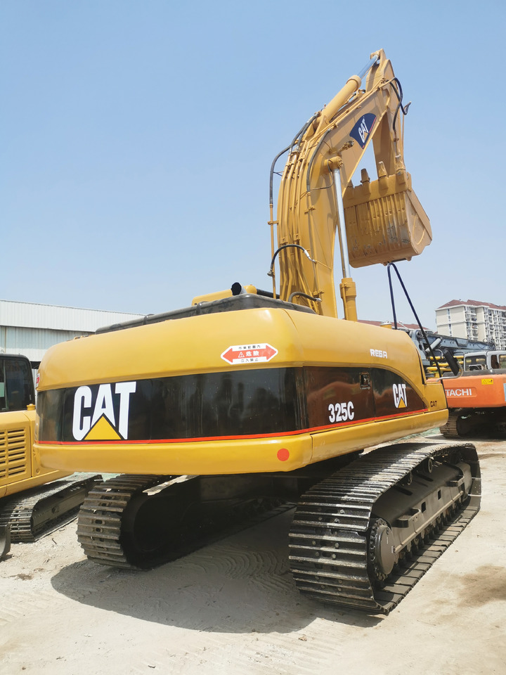 CATERPILLAR 325C - Lánctalpas kotró: 4 kép. CATERPILLAR 325C - Lánctalpas kotró: 4 kép.