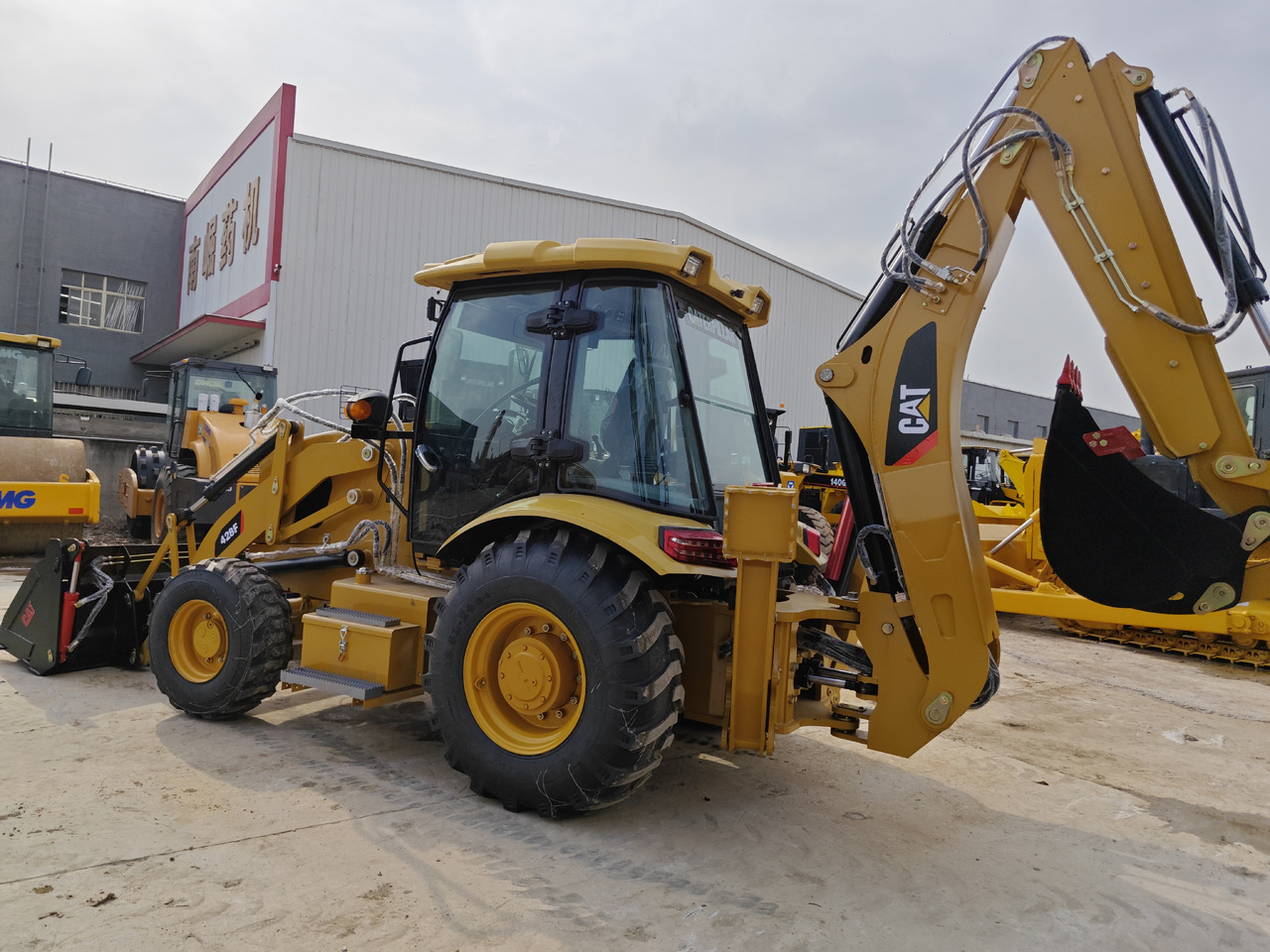 CATERPILLAR 428F backhoe loader - Kotrórakodó: 3 kép. CATERPILLAR 428F backhoe loader - Kotrórakodó: 3 kép.
