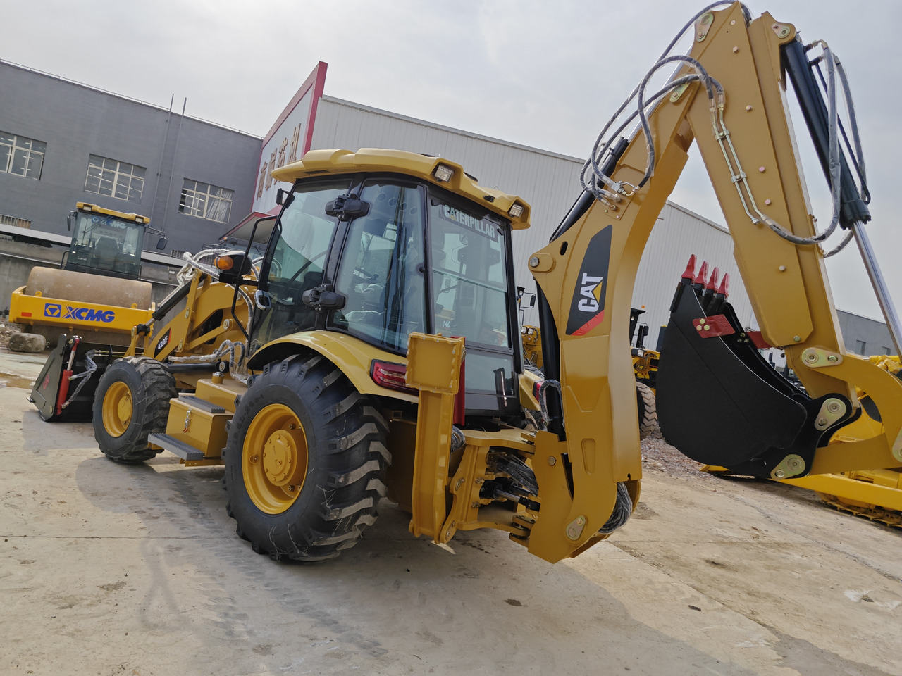 CATERPILLAR 428F backhoe loader - Kotrórakodó: 2 kép. CATERPILLAR 428F backhoe loader - Kotrórakodó: 2 kép.