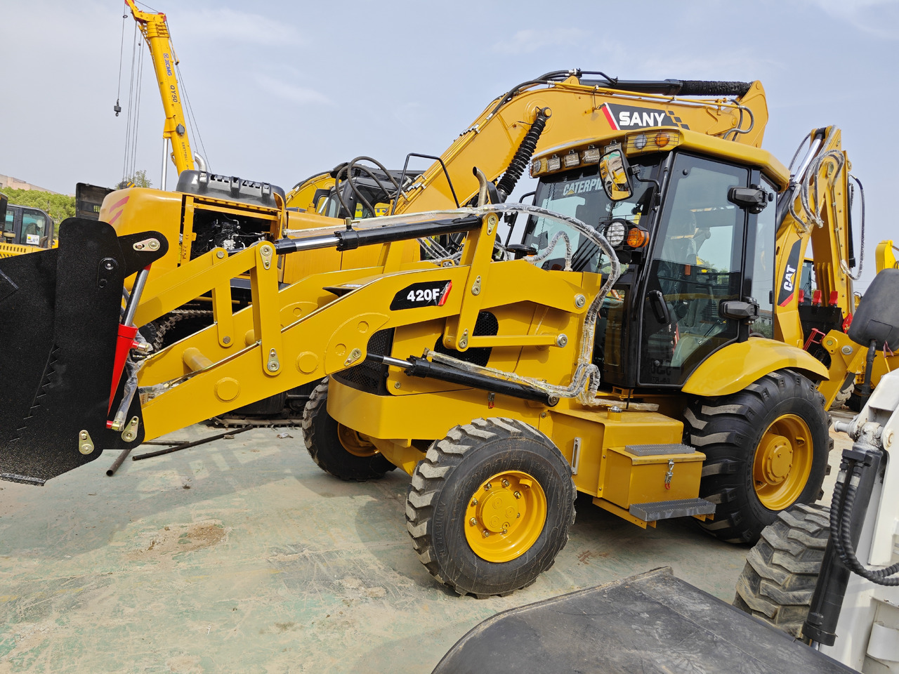 CATERPILLAR 428F backhoe loader - Kotrórakodó: 4 kép. CATERPILLAR 428F backhoe loader - Kotrórakodó: 4 kép.