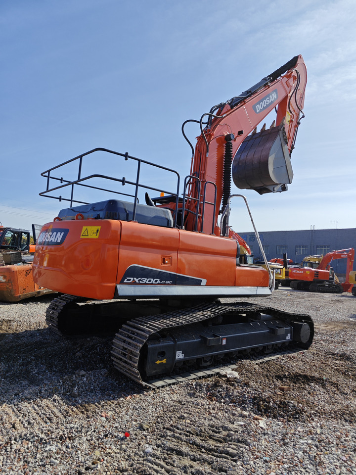DOOSAN DX300 used excavator - Autódaru: 3 kép. DOOSAN DX300 used excavator - Autódaru: 3 kép.