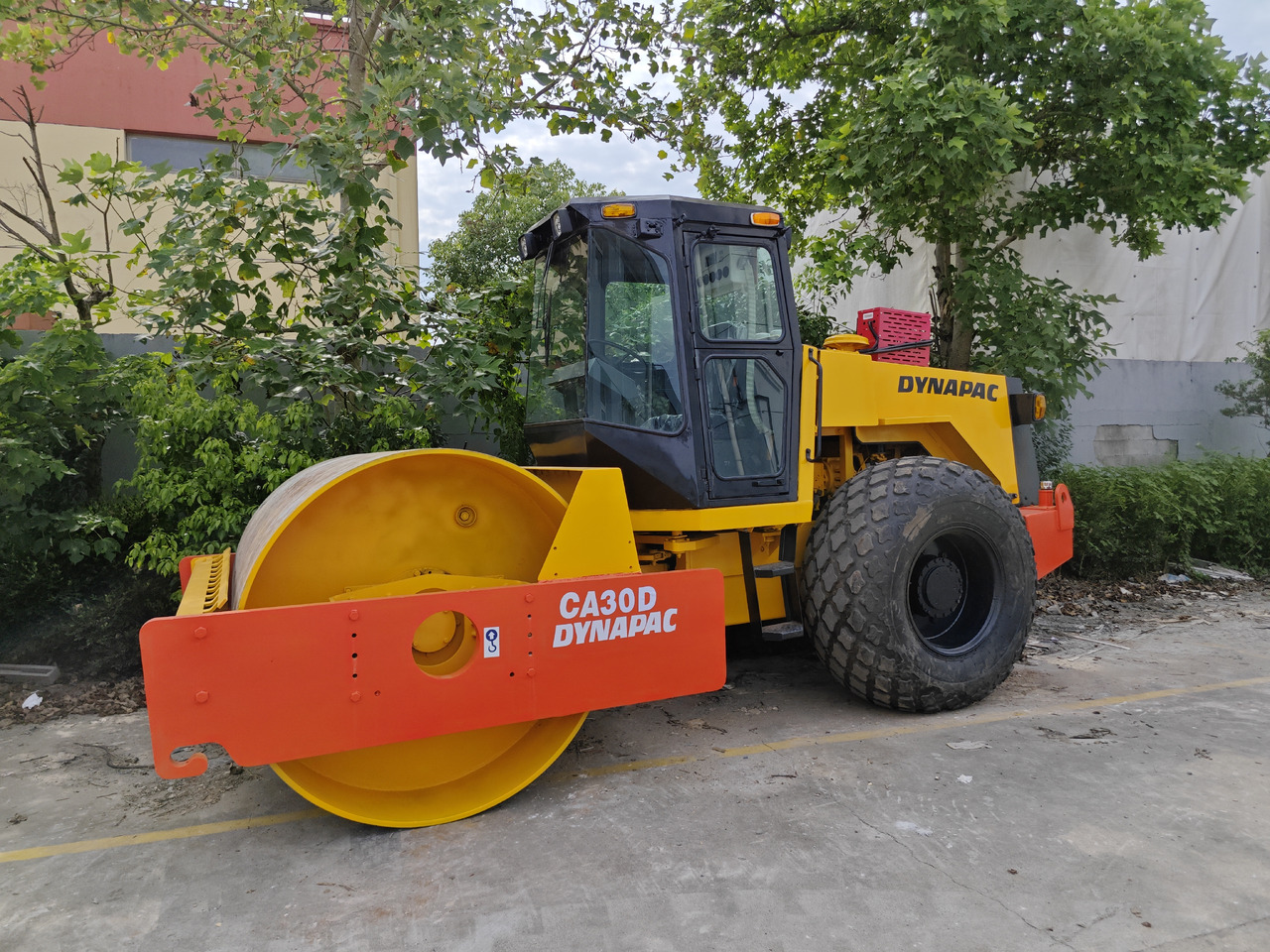 DYNAPAC CA30D USED ROAD ROLLER - Talajtömörítő: 3 kép. DYNAPAC CA30D USED ROAD ROLLER - Talajtömörítő: 3 kép.