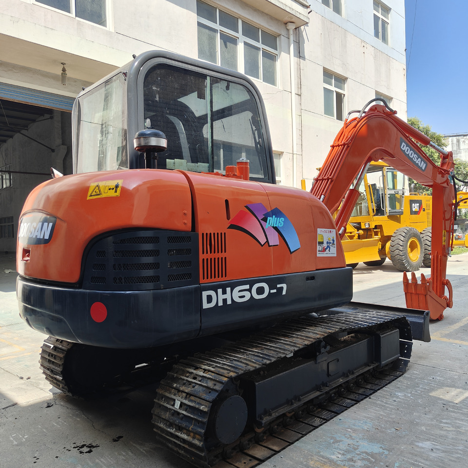 Doosan DH60 - Minikotró: 2 kép. Doosan DH60 - Minikotró: 2 kép.