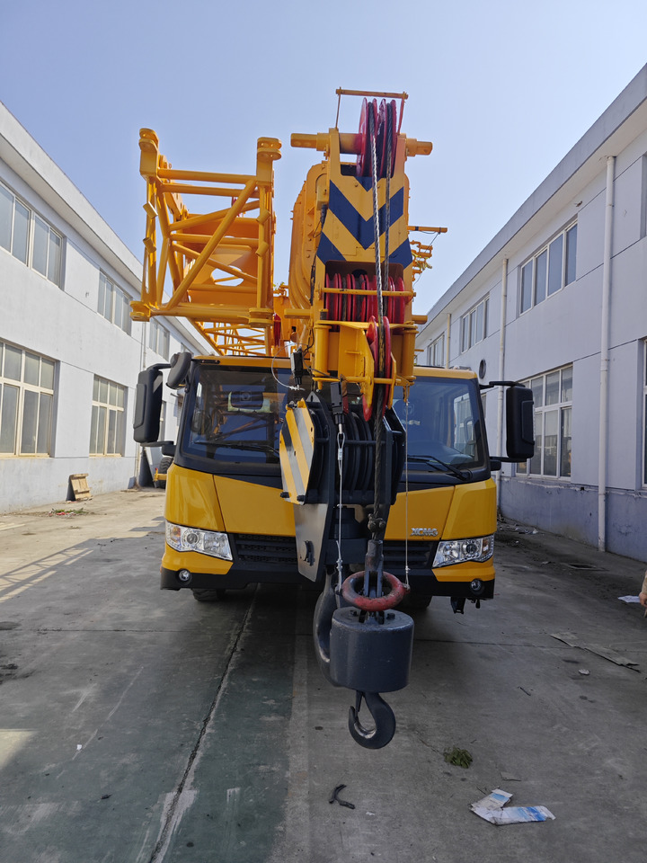 XCMG QY50KC 50T XCT50 Truck Crane - Építőipari gépek: 2 kép. XCMG QY50KC 50T XCT50 Truck Crane - Építőipari gépek: 2 kép.