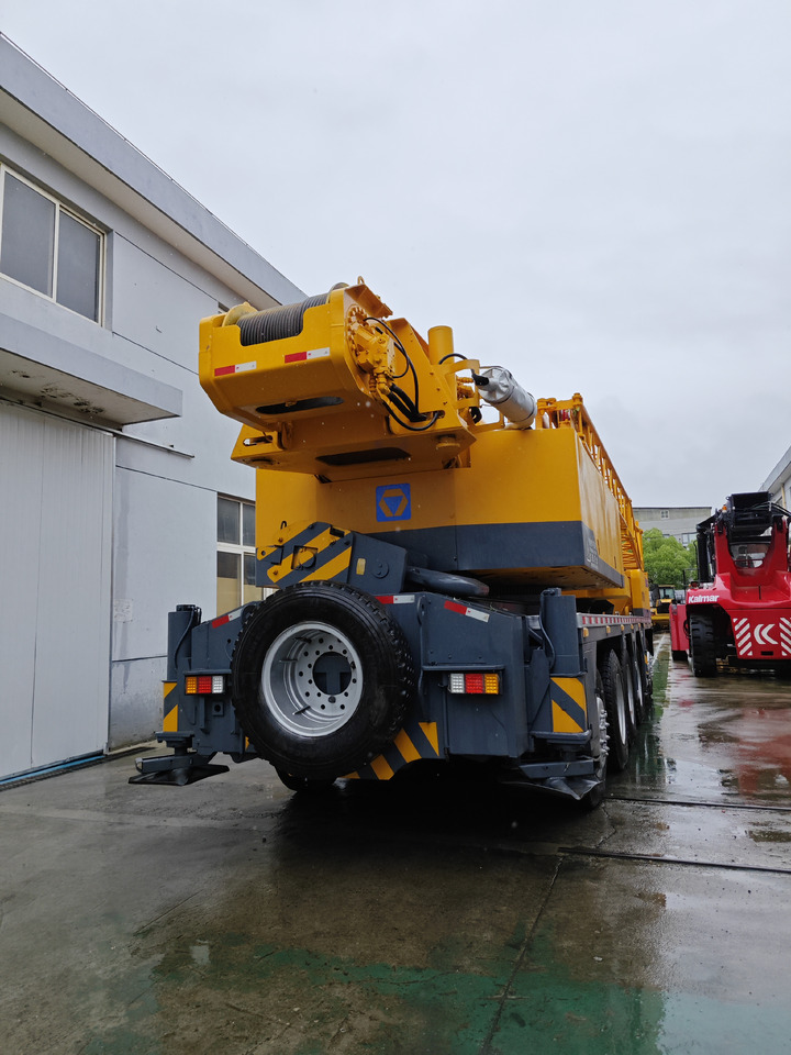 XCMG QY100K Used truck crane - Autódaru: 3 kép. XCMG QY100K Used truck crane - Autódaru: 3 kép.