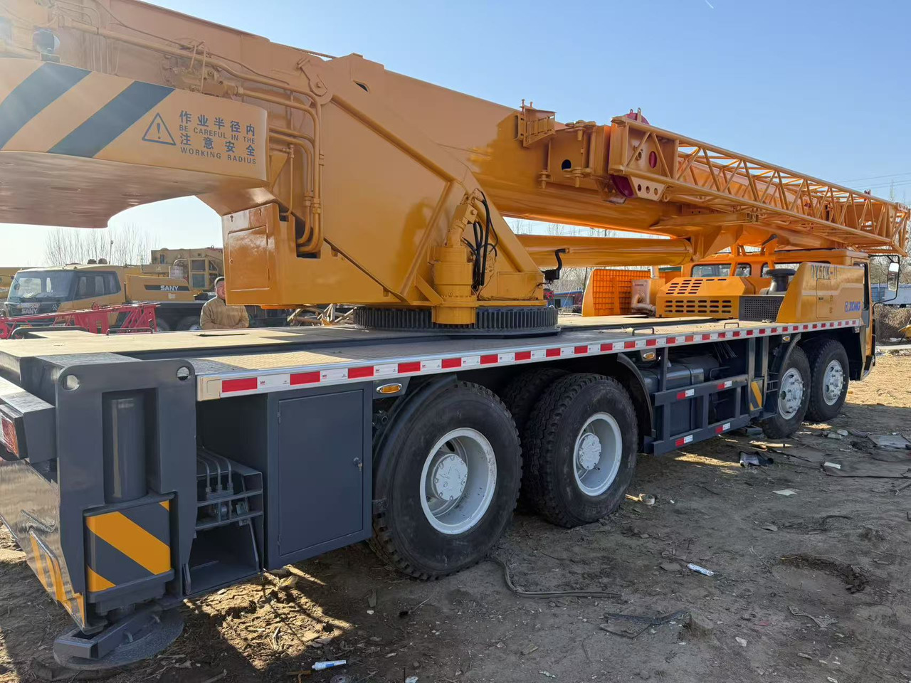 XCMG QY50K Truck Crane 50t used crane - Autódaru: 3 kép. XCMG QY50K Truck Crane 50t used crane - Autódaru: 3 kép.