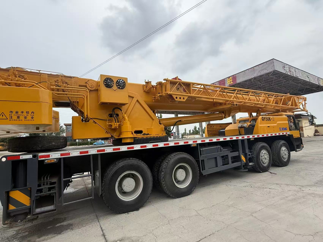XCMG QY50K truck crane 50ton - Autódaru: 3 kép. XCMG QY50K truck crane 50ton - Autódaru: 3 kép.