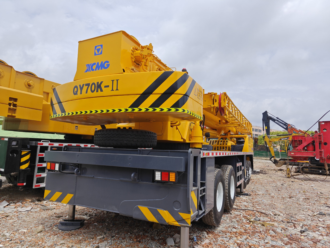 XCMG QY70K QY70K-II Used Crane 70t 70ton - Autódaru: 4 kép. XCMG QY70K QY70K-II Used Crane 70t 70ton - Autódaru: 4 kép.