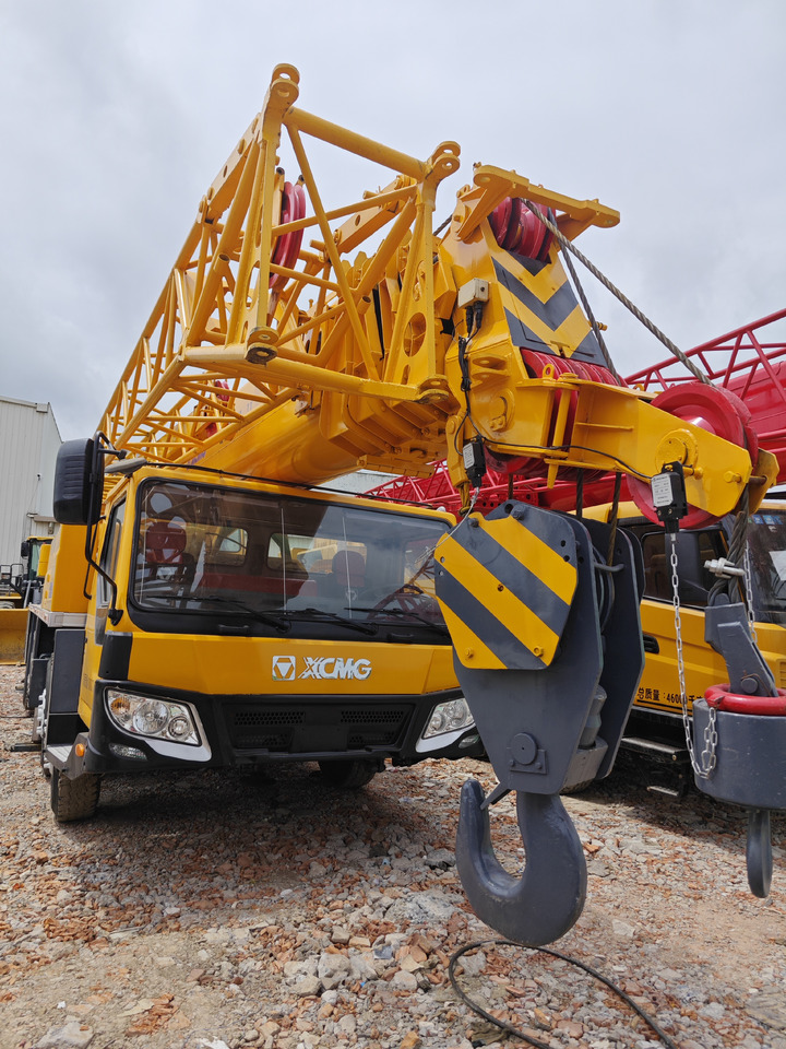 XCMG QY70K QY70K-II Used Crane 70t 70ton - Autódaru: 2 kép. XCMG QY70K QY70K-II Used Crane 70t 70ton - Autódaru: 2 kép.
