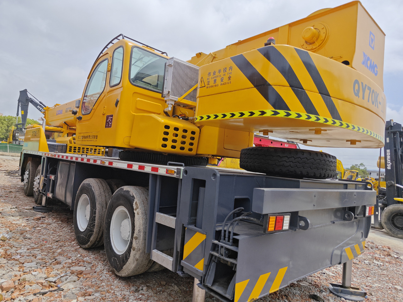 XCMG QY70K QY70KC XCT70 70T Used Truck Crane - Autódaru: 5 kép. XCMG QY70K QY70KC XCT70 70T Used Truck Crane - Autódaru: 5 kép.
