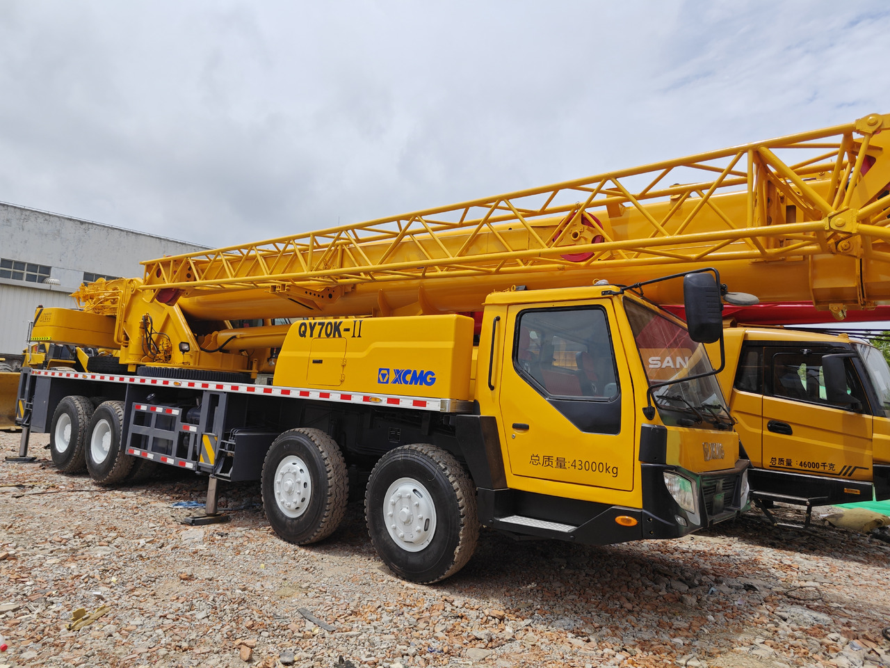 XCMG QY70K QY70KC XTC70 Truck Crane - Autódaru: 1 kép. XCMG QY70K QY70KC XTC70 Truck Crane - Autódaru: 1 kép.