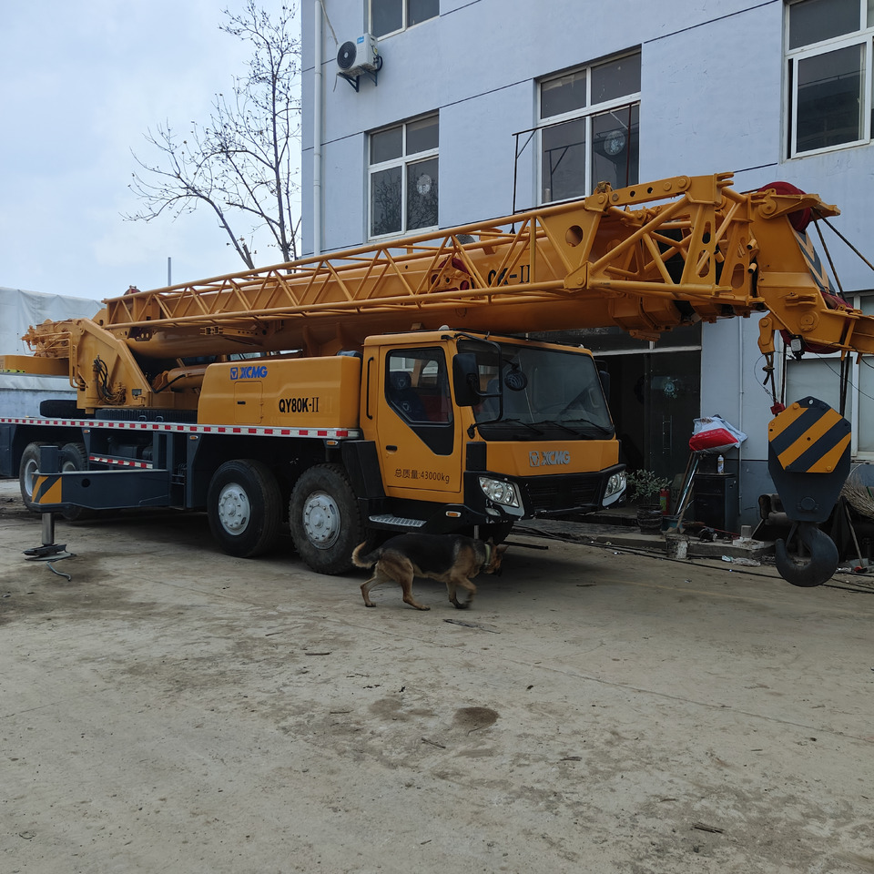 XCMG QY80K 80T TRUCK CRANE - Autódaru: 3 kép. XCMG QY80K 80T TRUCK CRANE - Autódaru: 3 kép.