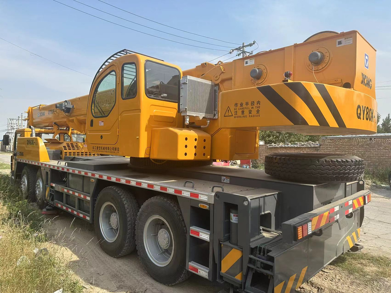 XCMG QY80K used 80ton truck crane - Terepjáró autódaru: 3 kép. XCMG QY80K used 80ton truck crane - Terepjáró autódaru: 3 kép.