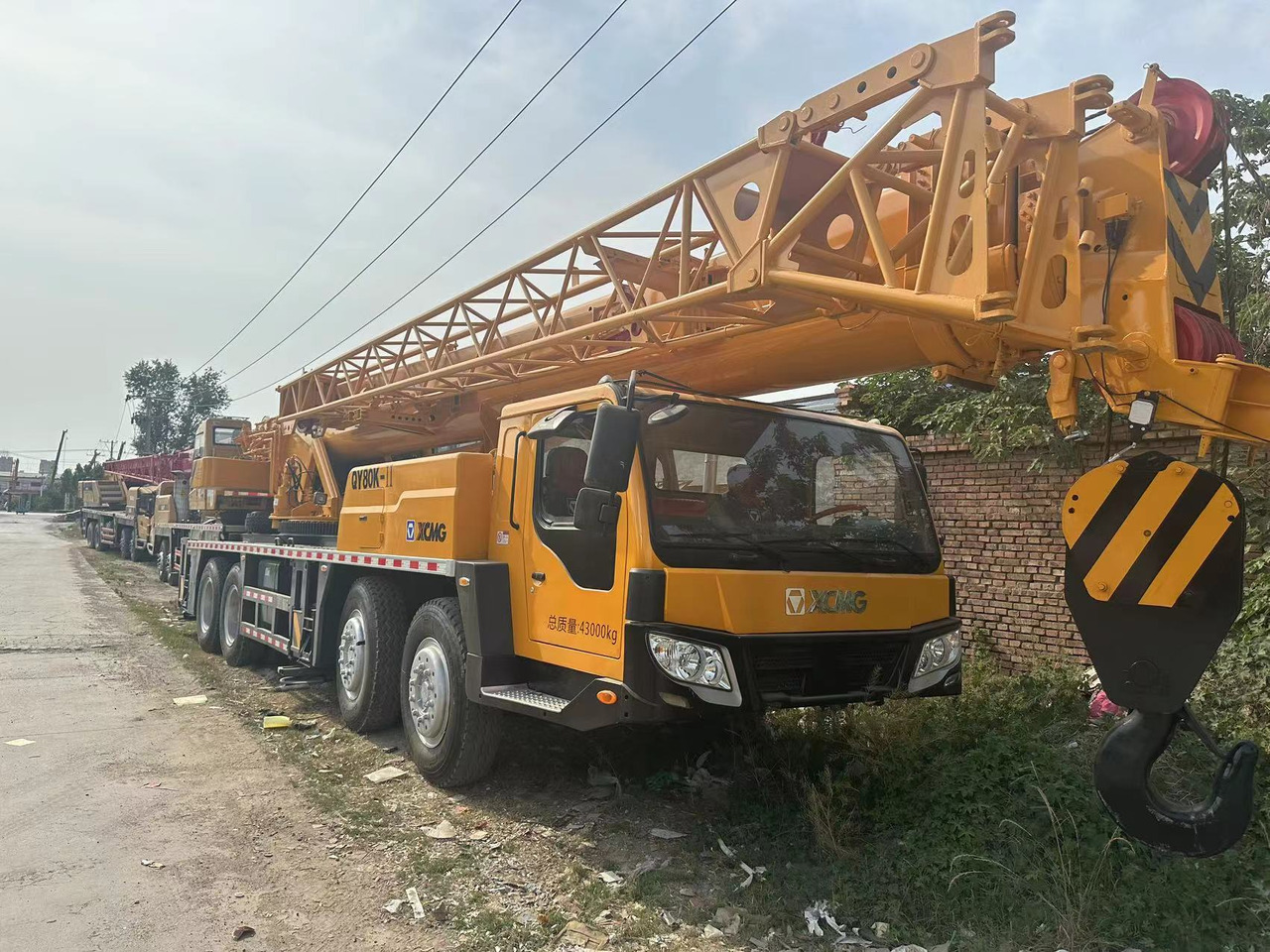 XCMG QY80K used 80ton truck crane - Terepjáró autódaru: 1 kép. XCMG QY80K used 80ton truck crane - Terepjáró autódaru: 1 kép.