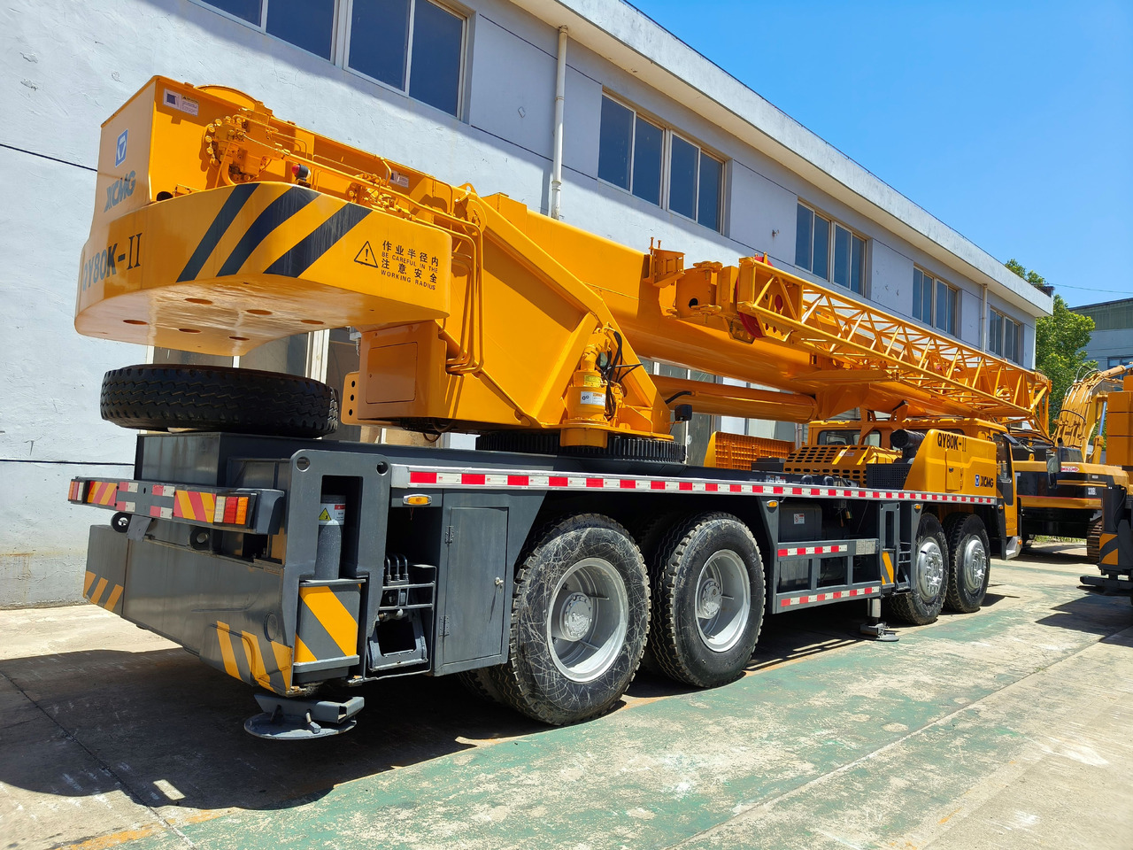 XCMG QY80K used xcmg truck crane - Autódaru: 4 kép. XCMG QY80K used xcmg truck crane - Autódaru: 4 kép.