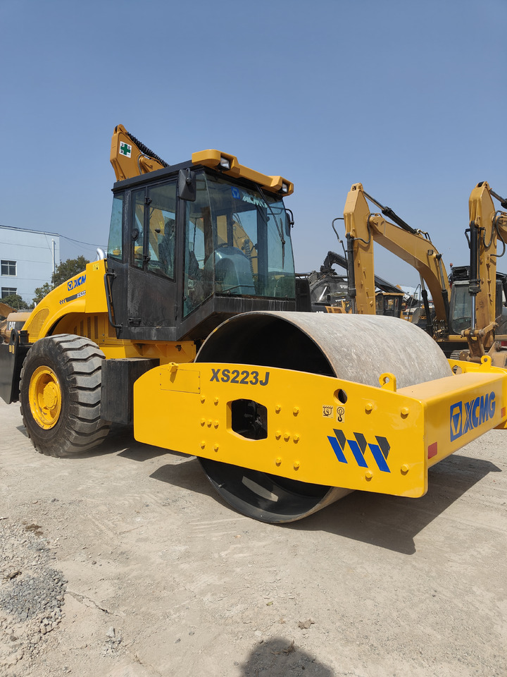 XCMG XS223J Roller Road - Talajtömörítő: 3 kép. XCMG XS223J Roller Road - Talajtömörítő: 3 kép.